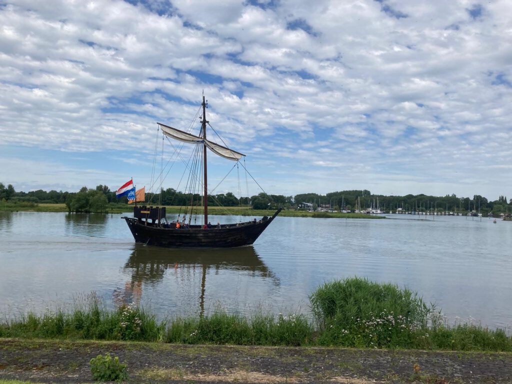 Kamper kogge terug van Delfsail 2024 aankomst Kampen 15.40 foto ina Hup