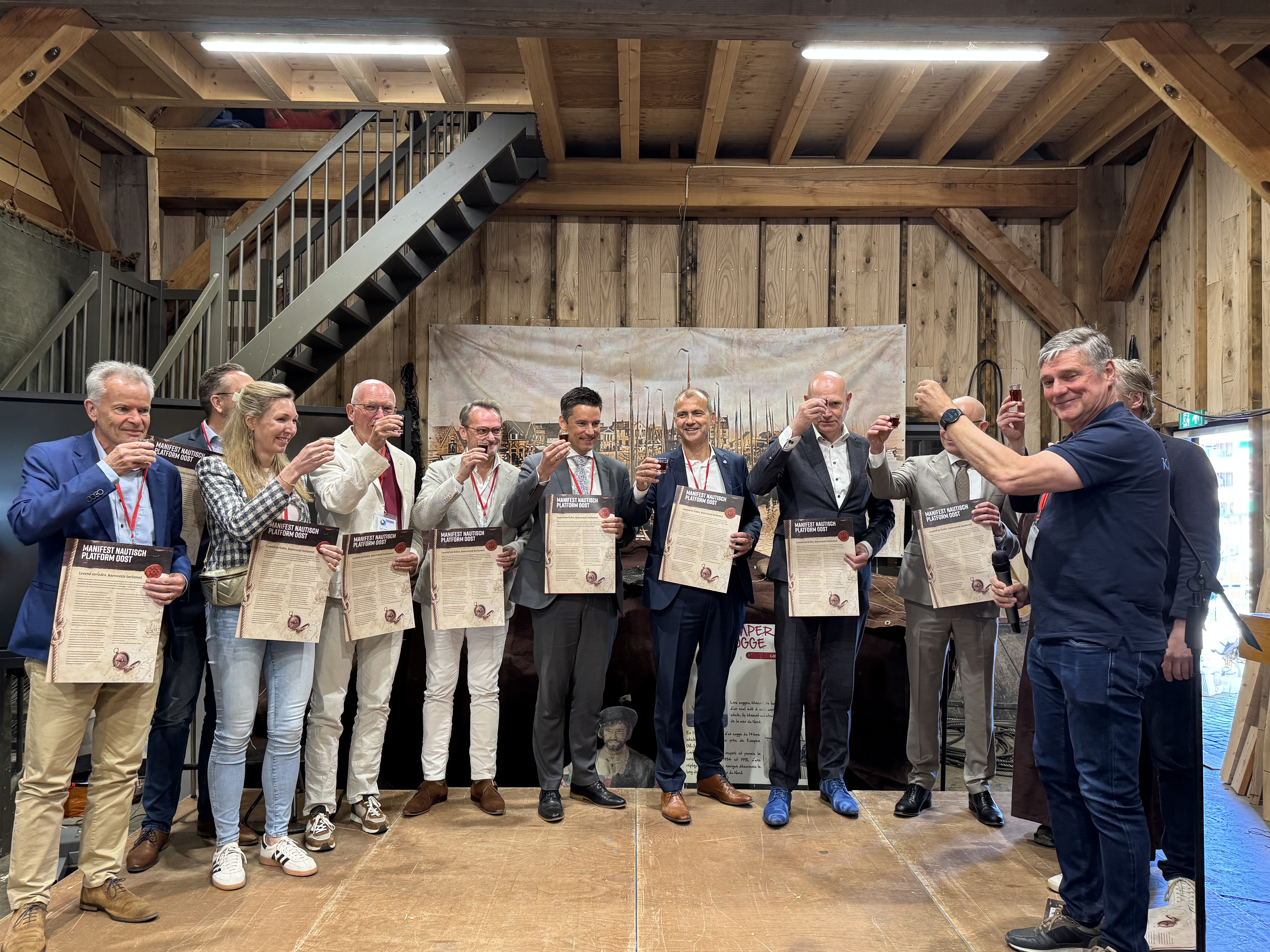 Bij de oprichting van Nautisch Platform Oost zijn vertegenwoordigers van Nederlandse Hanzesteden aanwezig.